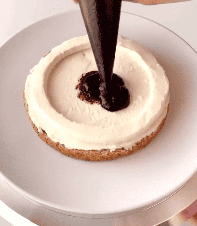 Маковий торт з ягідною начинкою - це неймовірно смачно і красиво