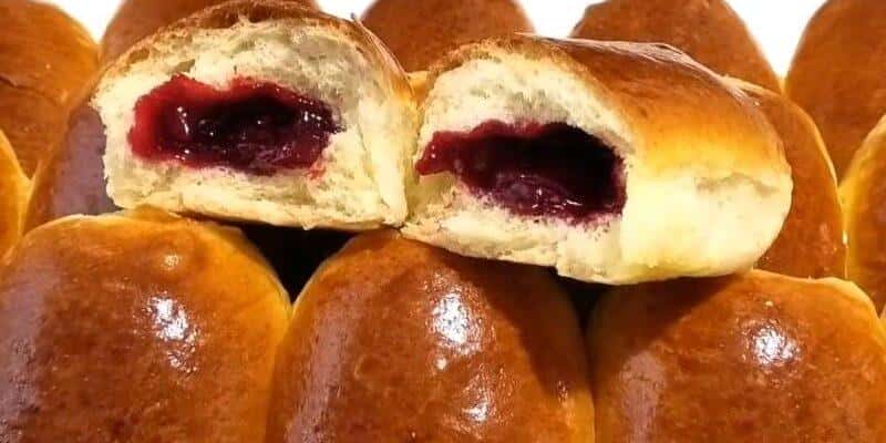 Пиріжки з вишнею, які не течуть і не черствіють. Вдала начинка для будь-якої випічки