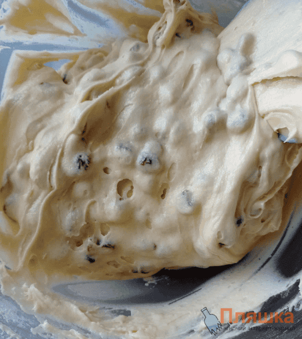 Знаменитий кекс "Столичний" з родзинками: ароматний, довго не черствіє, з кожним днем ​​стає тільки смачніше