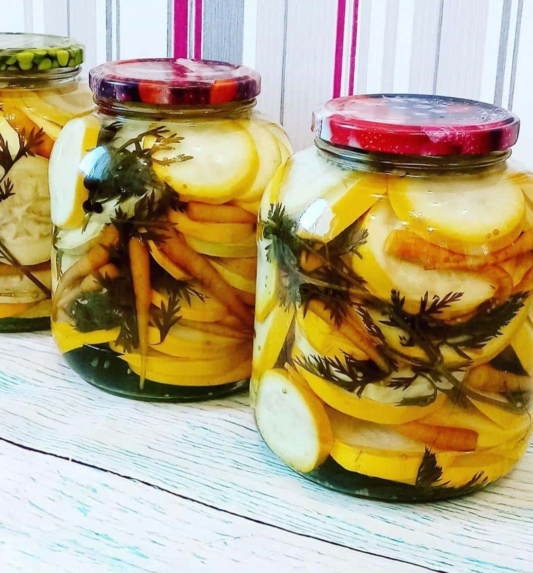 Мариновані кабачки з "прорідженою" морквою із бадиллям на зиму: шикарний рецепт, обов'язково спробуйте