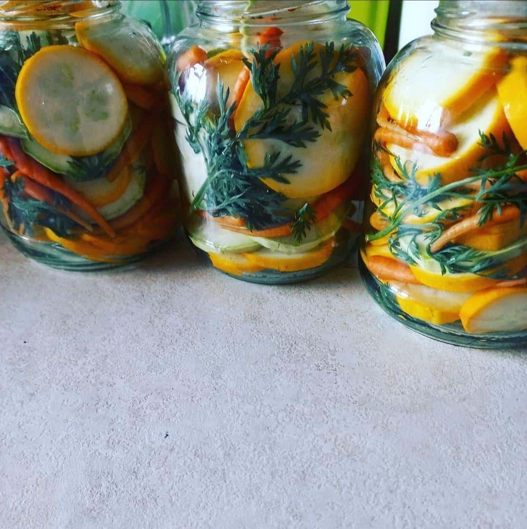 Мариновані кабачки з "прорідженою" морквою із бадиллям на зиму: шикарний рецепт, обов'язково спробуйте