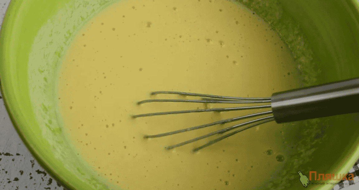 Ніжний яблучний пиріг з йогуртом: без олії та без борошна, смачніше за чізкейка