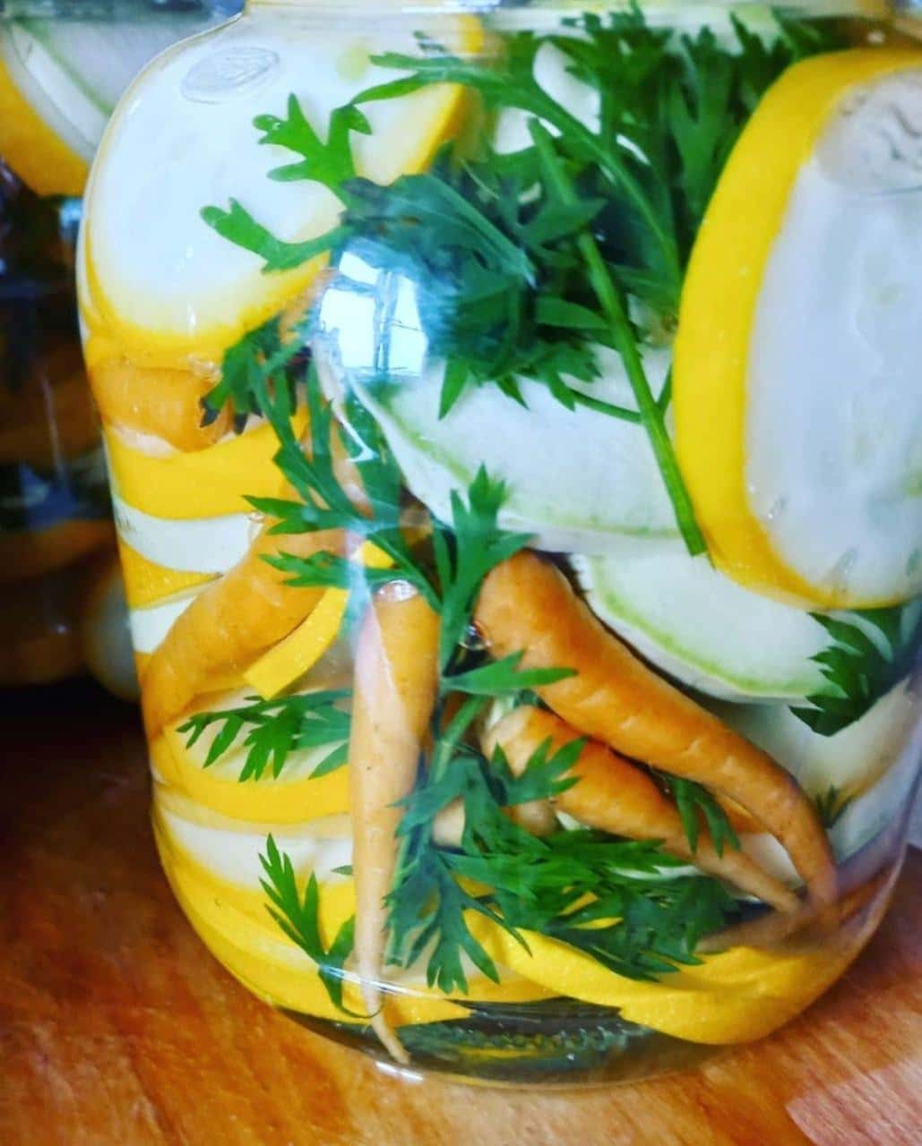 Мариновані кабачки з "прорідженою" морквою із бадиллям на зиму: шикарний рецепт, обов'язково спробуйте