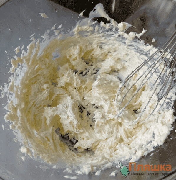 Знаменитий кекс "Столичний" з родзинками: ароматний, довго не черствіє, з кожним днем ​​стає тільки смачніше