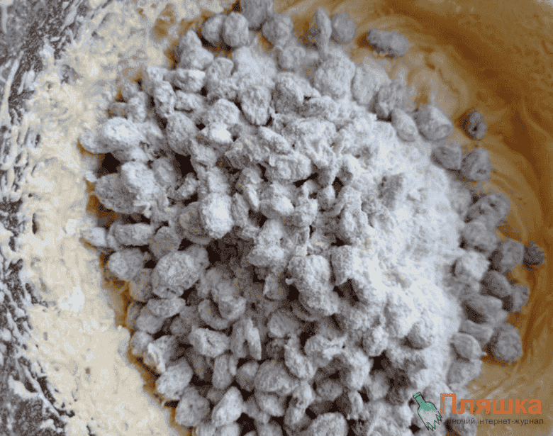 Знаменитий кекс "Столичний" з родзинками: ароматний, довго не черствіє, з кожним днем ​​стає тільки смачніше