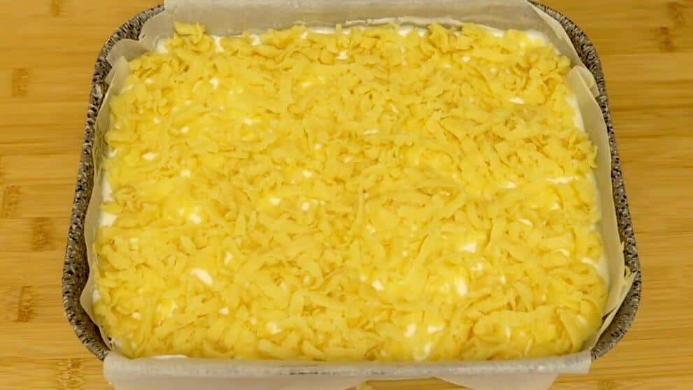 Пиріг з повітряним кремом, просто тане в роті: простий рецепт смачної випічки до чаю