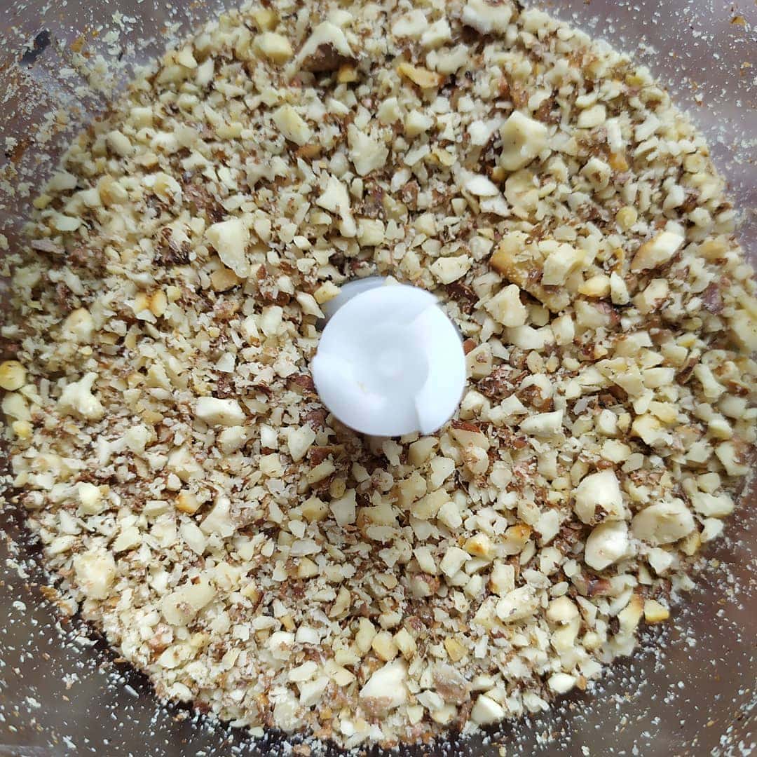 Шоколадна ковбаска як в дитинстві: простий рецепт неймовірно смачного десерту