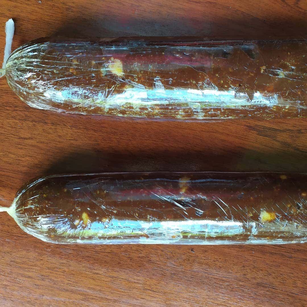 Шоколадна ковбаска як в дитинстві: простий рецепт неймовірно смачного десерту