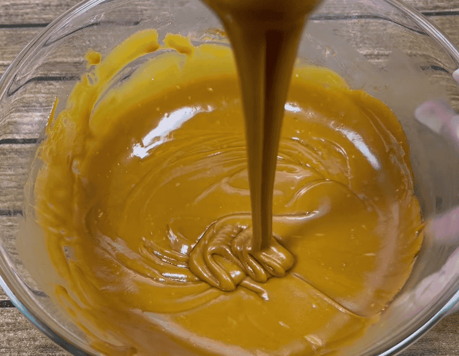 Торт "Медовик" за 30 хвилин: смачний рецепт без розкачування коржів і без духовки