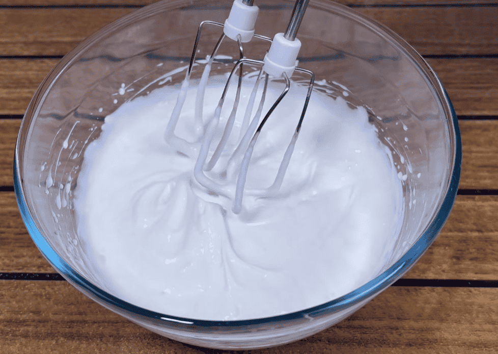 Торт "Медовик" за 30 хвилин: смачний рецепт без розкачування коржів і без духовки