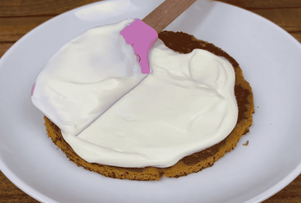 Торт "Медовик" за 30 хвилин: смачний рецепт без розкачування коржів і без духовки