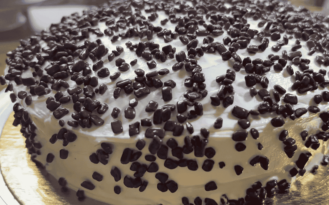 Найпростіший шоколадний пиріг з сирною начинкою: смачна і швидка начинка