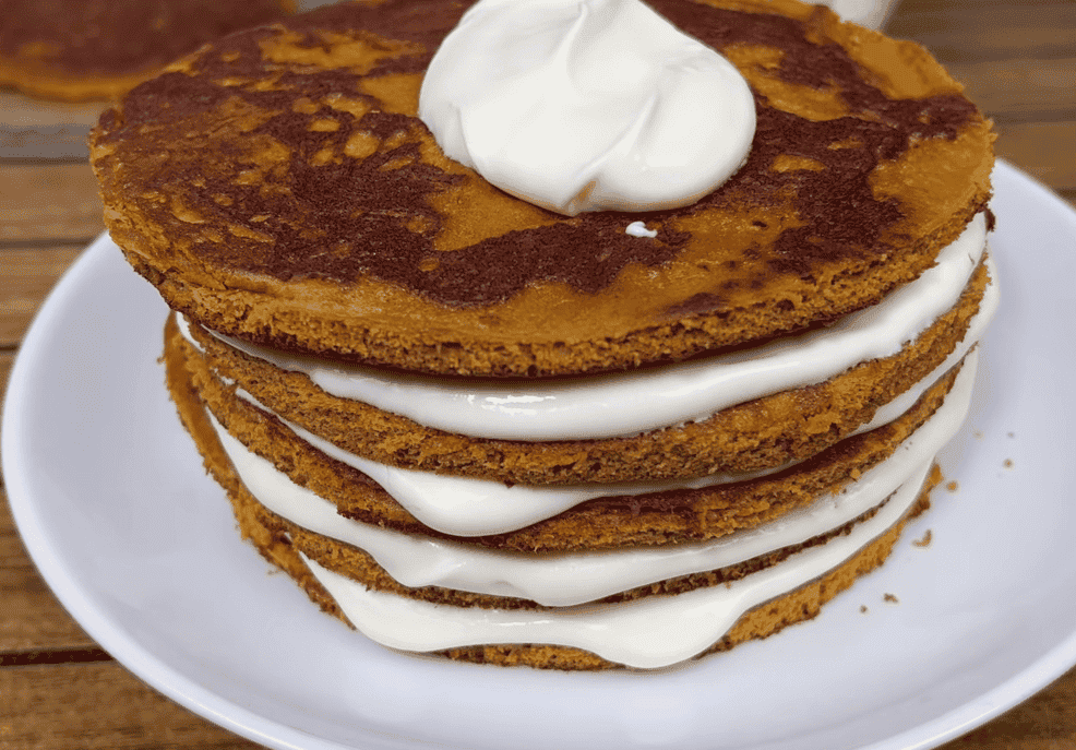 Торт "Медовик" за 30 хвилин: смачний рецепт без розкачування коржів і без духовки