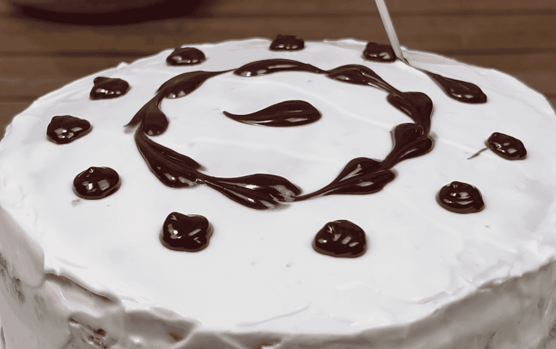 Торт "Медовик" за 30 хвилин: смачний рецепт без розкачування коржів і без духовки