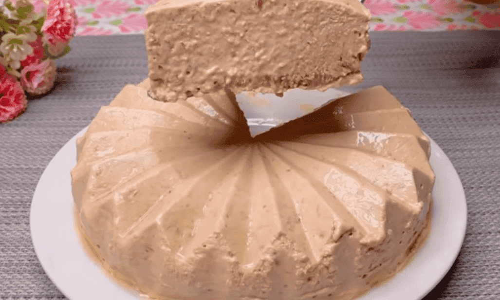 Бюджетний кавовий десерт, який просто тане в роті: ніжний і дуже смачний рецепт