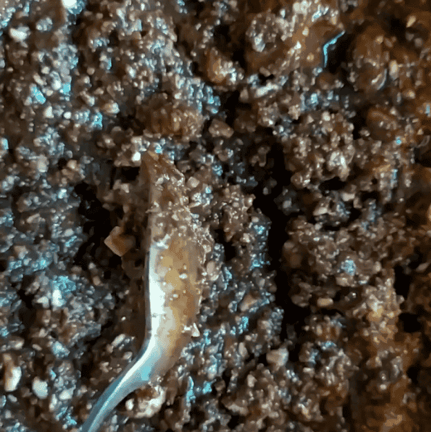 Шоколадна ковбаска як в дитинстві: простий рецепт неймовірно смачного десерту