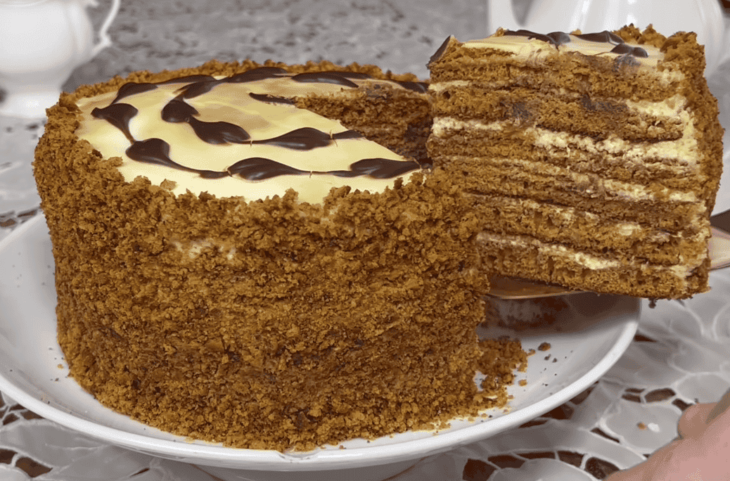 Торт "Медовик" за 30 хвилин: смачний рецепт без розкачування коржів і без духовки