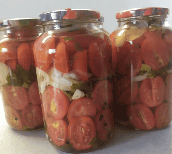 Мариновані помідори половинками із зеленню і цибулею: смачний рецепт на зиму