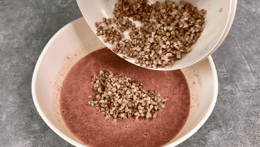 Печінковий торт, який прикрасить будь-яке застілля: неймовірна закуска за новим рецептом