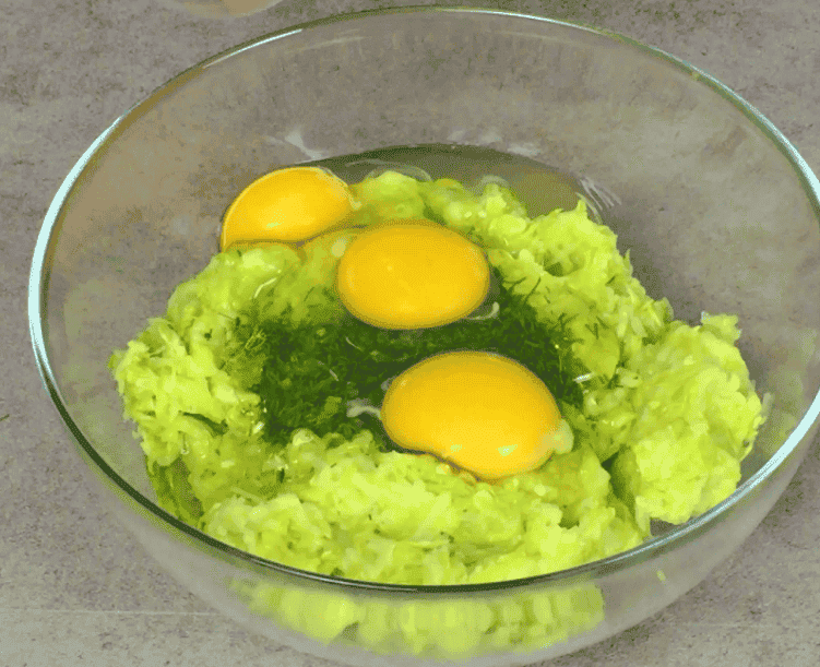 Торт з кабачків і помідорів з часниковим соусом: страва, яка "не проїдається", ділюся смачним і простим рецептом