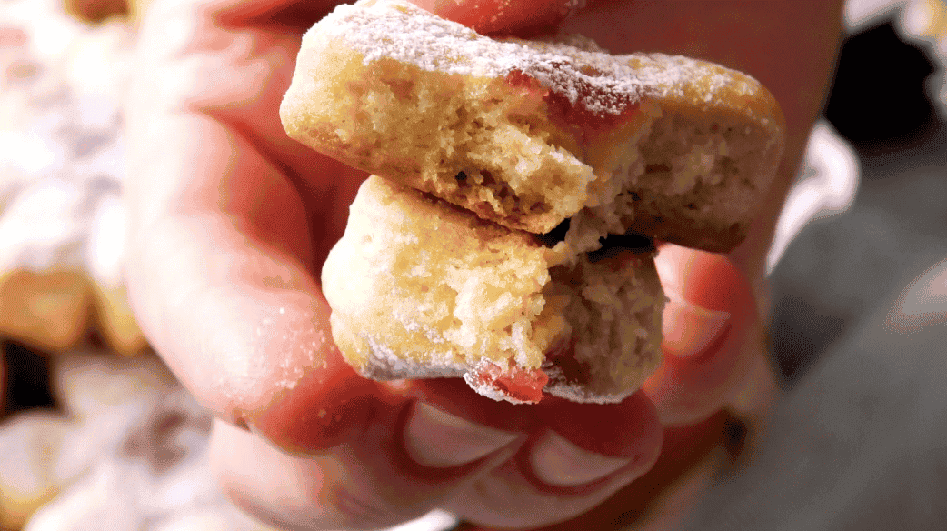 Найпростіше бюджетне печиво на розсолі: цікаве, дуже смачне, з ніжною хрусткою скоринкою і м'якеньке всередині (пісний рецепт)