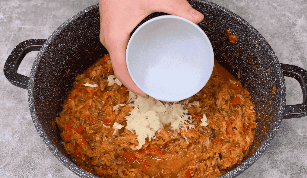 Незвичайна ікра з огірків на зиму: освіжаюча, в міру гостра та дуже смачна заготівля (зберігається без холодильника)