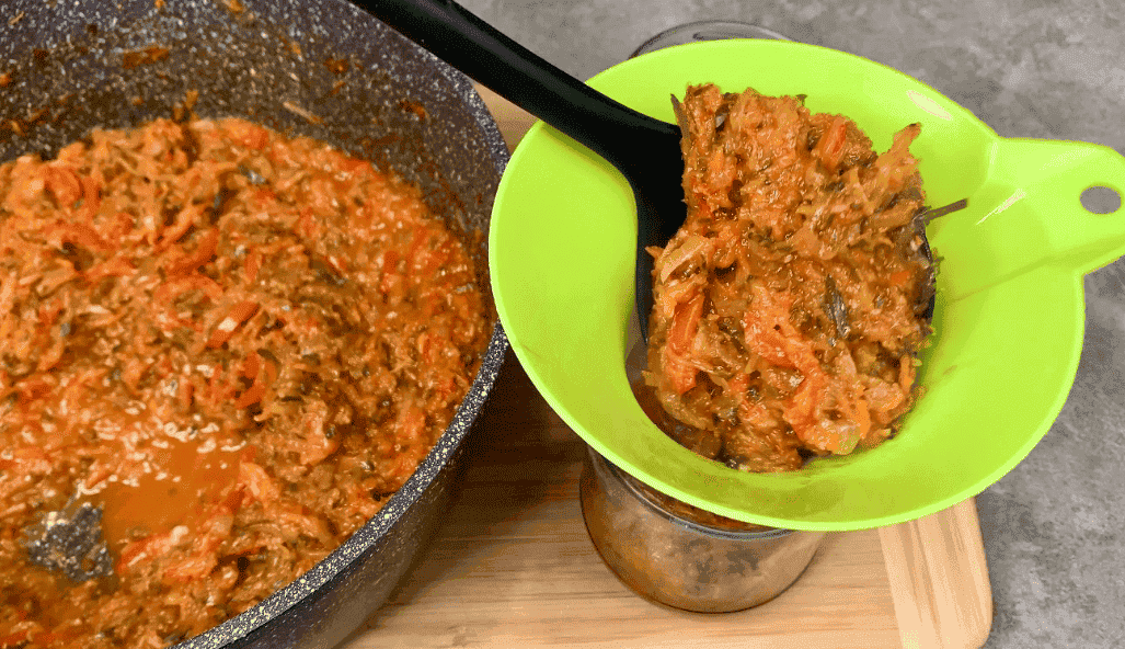 Незвичайна ікра з огірків на зиму: освіжаюча, в міру гостра та дуже смачна заготівля (зберігається без холодильника)