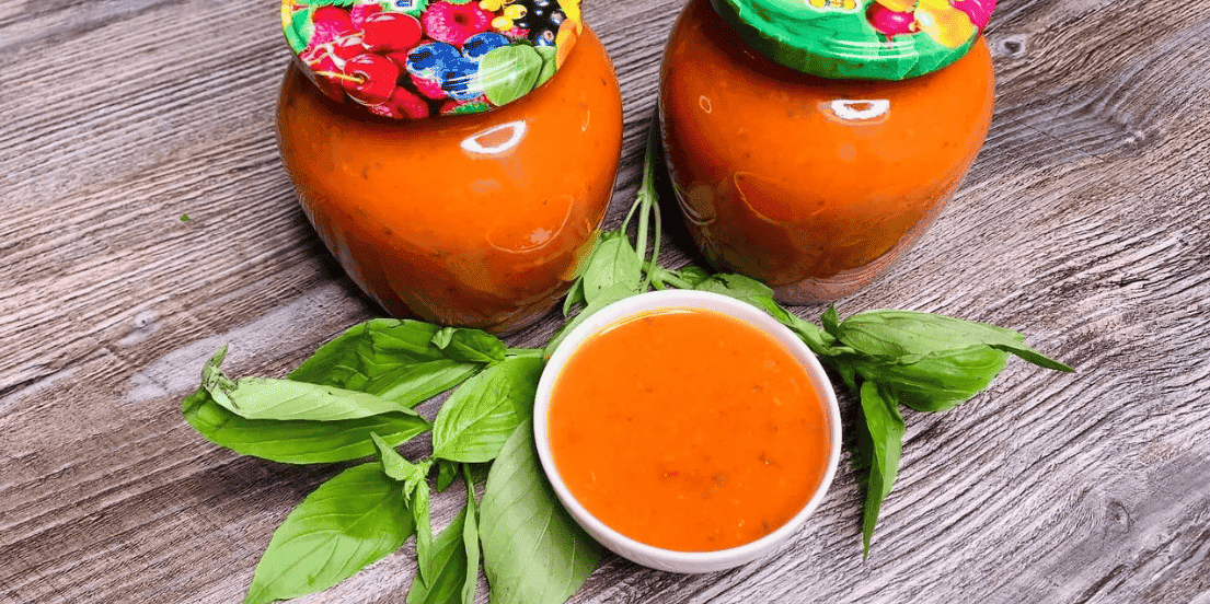 Найсмачніший соус "Пассата" з помідорів на зиму: додасть яскравих смакових фарб улюбленим стравам, ділюсь рецептом