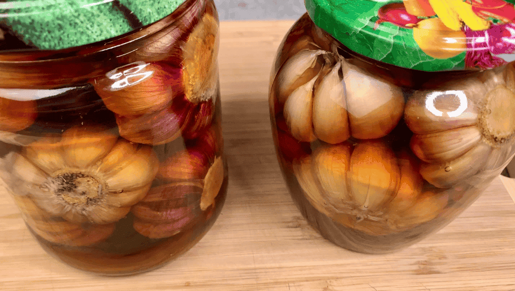 Рецепт маринованого часника: шикарна закуска або додаток для улюблених страв, готується дуже просто і зберігається довго