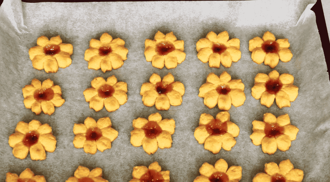 Найпростіше бюджетне печиво на розсолі: цікаве, дуже смачне, з ніжною хрусткою скоринкою і м'якеньке всередині (пісний рецепт)