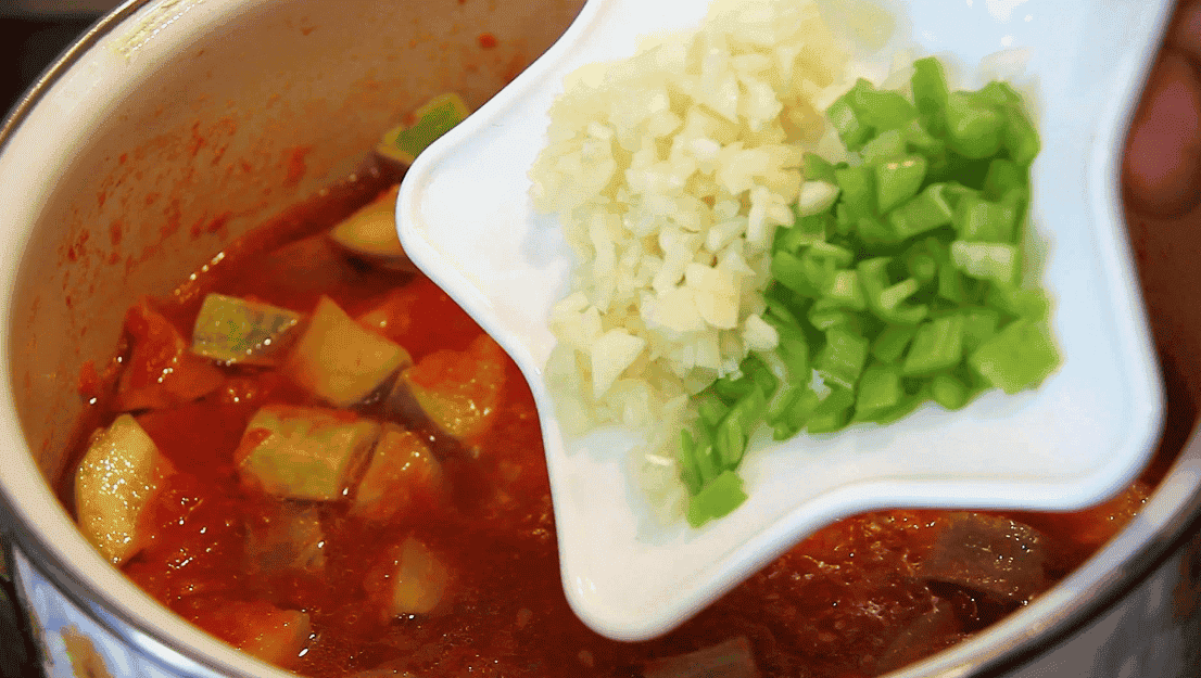 Салат "Тещин язик" з кабачків на зиму: його я роблю щороку, смачна пікантна страва з легкою гостринкою