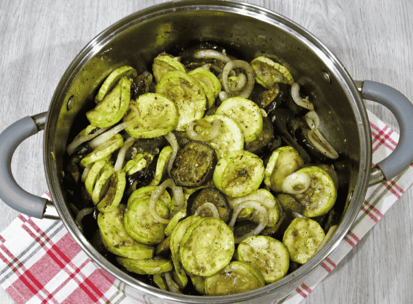 Кабачки і баклажани зі смаком шашлика на зиму: дуже смачна закуска, яку з'їдають миттєво