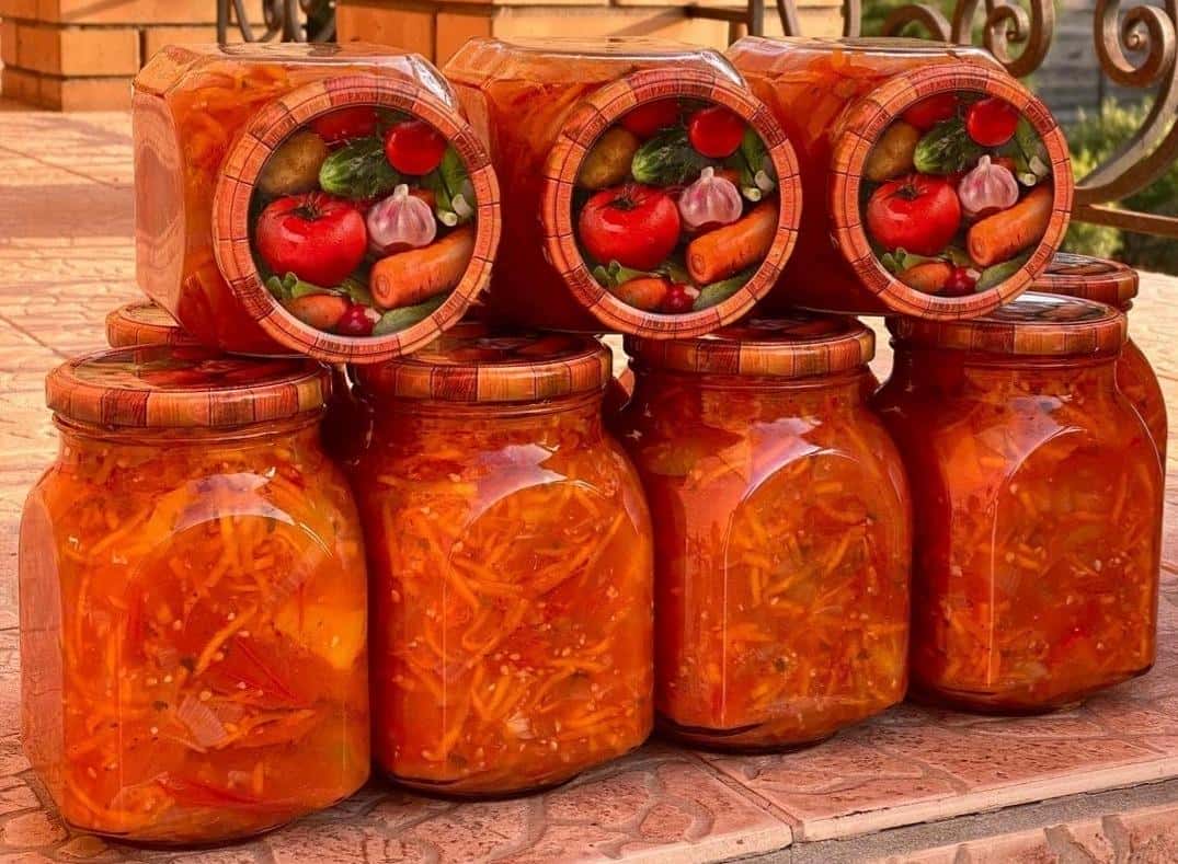 Неймовірно смачний салат “Придунайський” на зиму: дуже класний рецепт, смачна, ароматна і яскрава заготовка