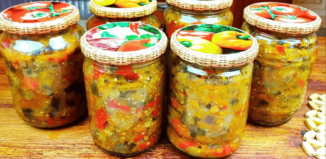 Овочевий салат з баклажанами на зиму: знайшла рецепт у старому записничку, без оцту, стерилізації та без підвалу