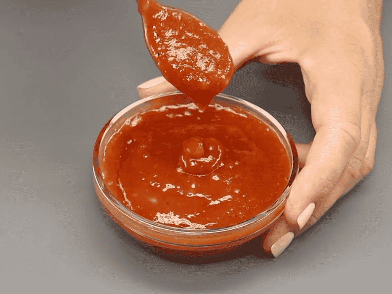 Рецепт домашнього кетчупу: виходить густенький, однорідний та неймовірно смачний, магазинний "відпочиває"