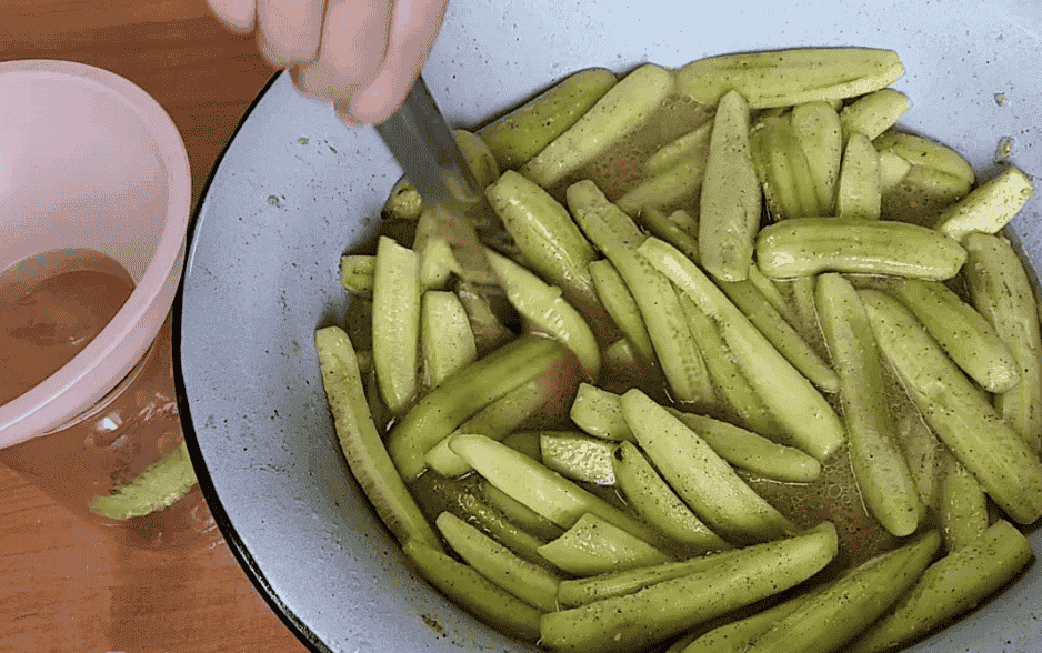 Оригінальна заготовка із огірків на зиму: рецепт, який Вам точно сподобається, зберігайте