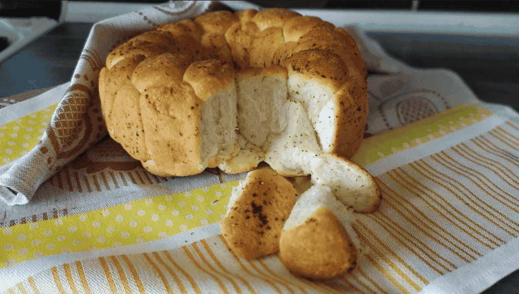 Смачний часниковий хліб до борщу: кращий рецепт від моєї бабусі, з'їдається не встигнувши охолонути