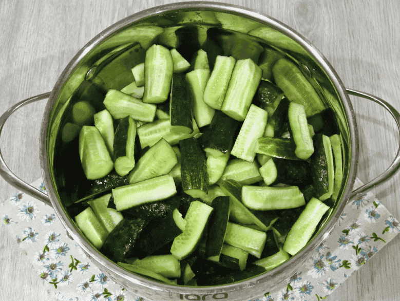 Огірочки по-корейськи на зиму: яскравий та пікантний салат, якого я щороку роблю не менше 10 баночок