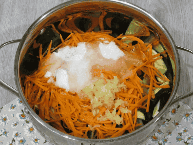 Огірочки по-корейськи на зиму: яскравий та пікантний салат, якого я щороку роблю не менше 10 баночок