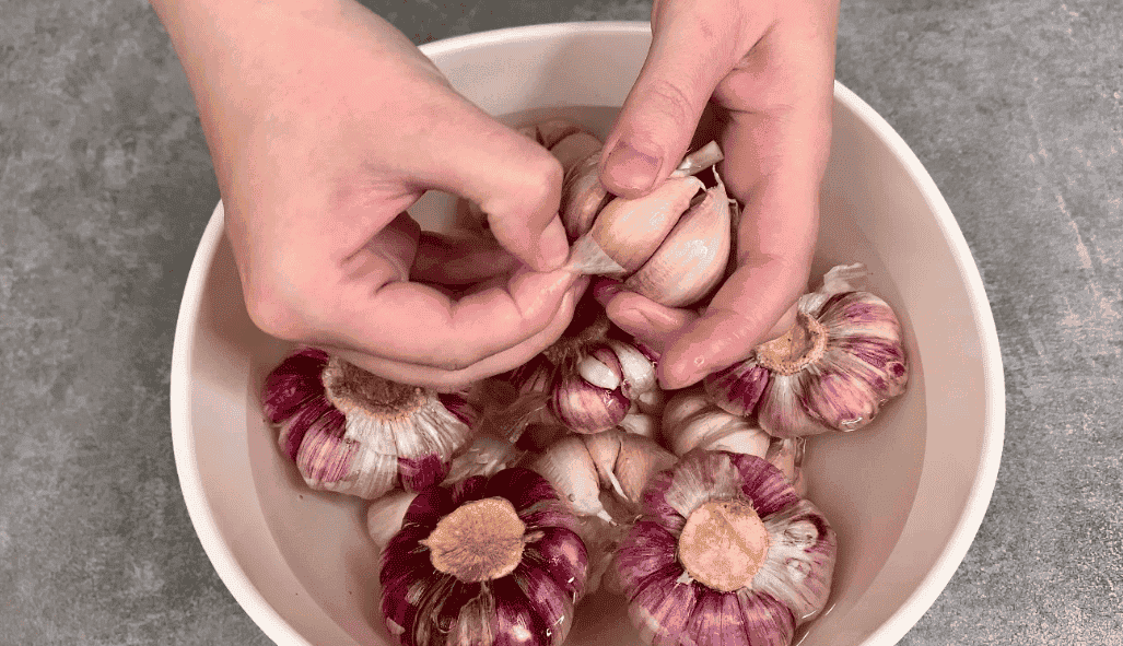 Рецепт маринованого часника: шикарна закуска або додаток для улюблених страв, готується дуже просто і зберігається довго