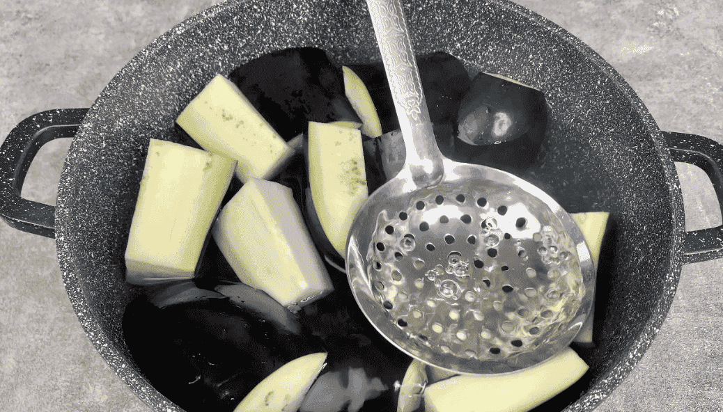 Салат з баклажанами на зиму: неймовірно смачний рецепт, раджу закривати побільше