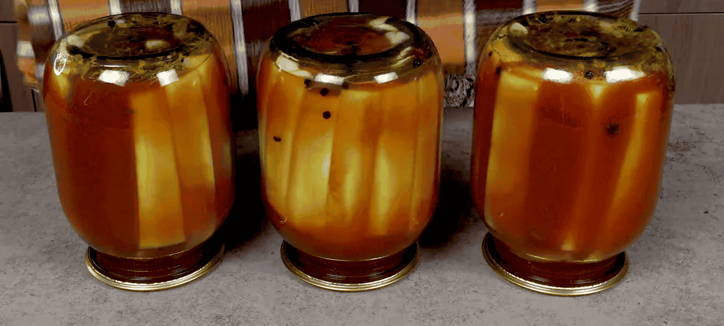 Гостренькі кабачки в томатній заливці на зиму: дуже смачний рецепт