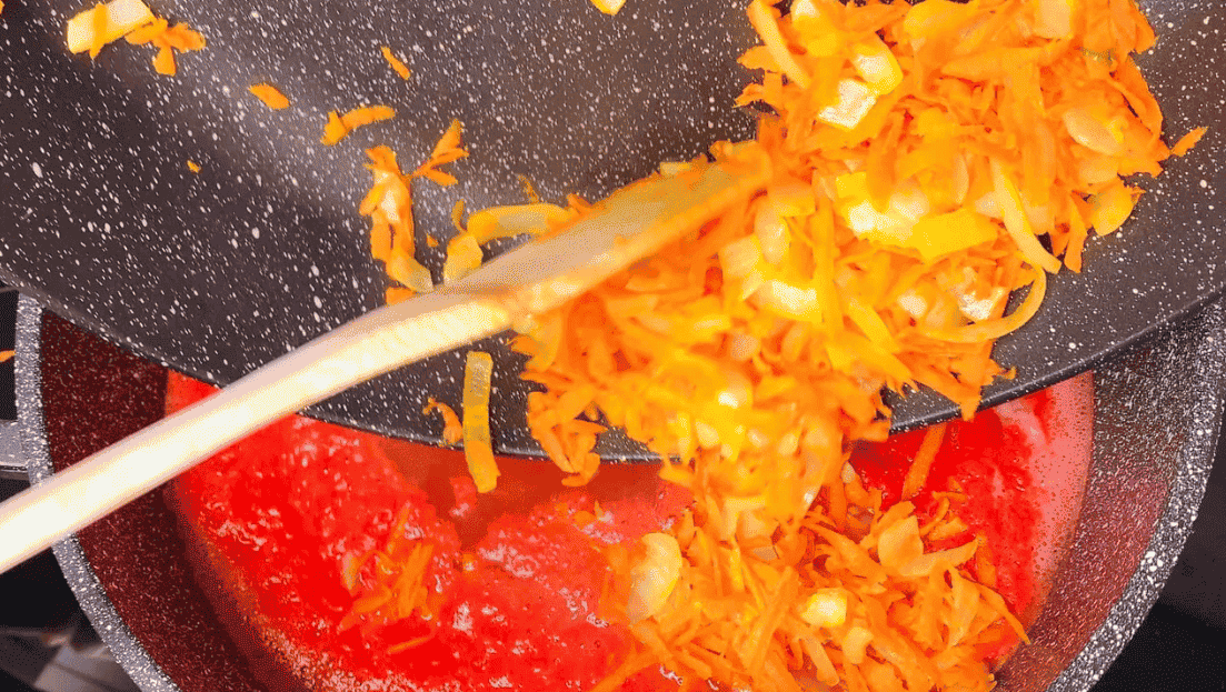 Найсмачніший соус "Пассата" з помідорів на зиму: додасть яскравих смакових фарб улюбленим стравам, ділюсь рецептом