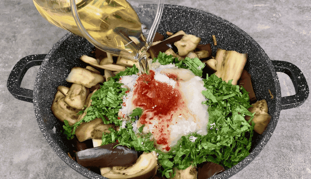 Салат з баклажанами на зиму: неймовірно смачний рецепт, раджу закривати побільше