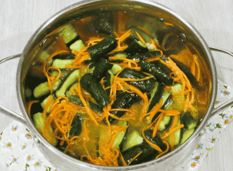 Огірочки по-корейськи на зиму: яскравий та пікантний салат, якого я щороку роблю не менше 10 баночок