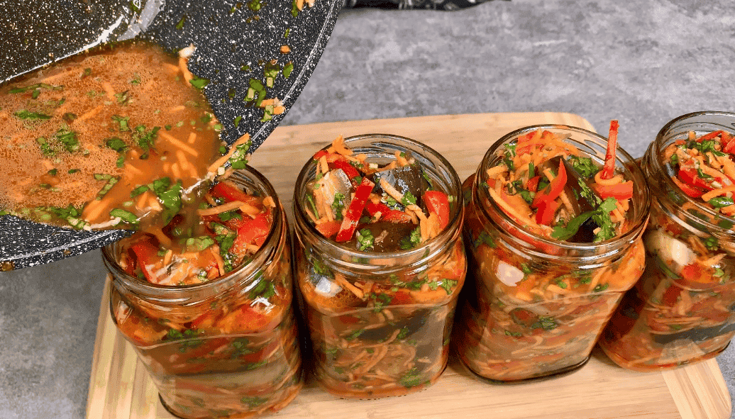 Салат з баклажанами на зиму: неймовірно смачний рецепт, раджу закривати побільше