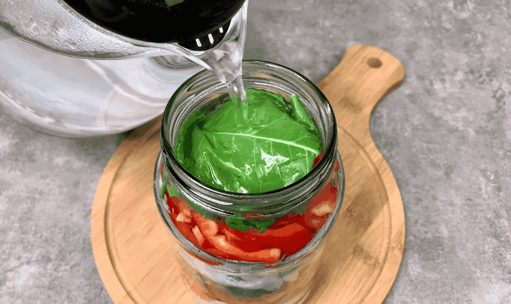 Овочеве асорті на зиму "Літо в банці": смачна заготівля без варіння і без стерилізації (готовити ну дуже просто)