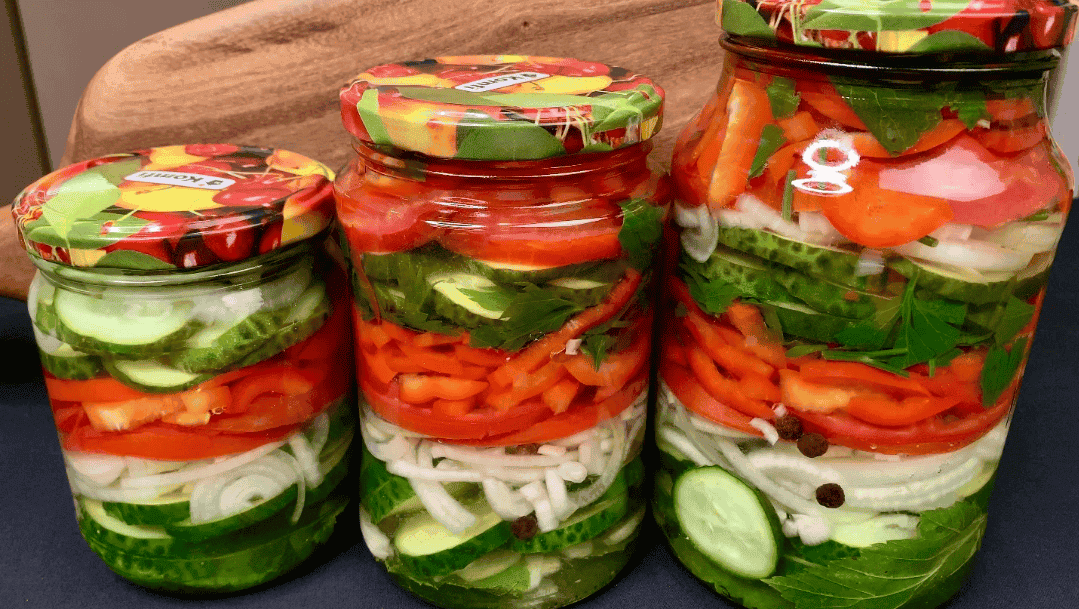 Овочеве асорті на зиму "Літо в банці": смачна заготівля без варіння і без стерилізації (готовити ну дуже просто)