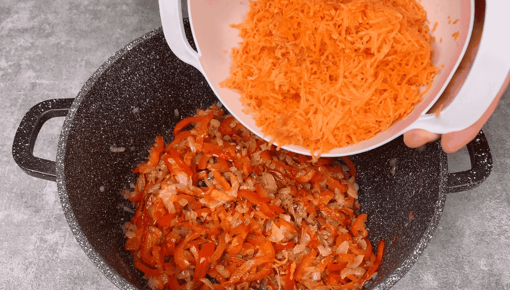 Незвичайна ікра з огірків на зиму: освіжаюча, в міру гостра та дуже смачна заготівля (зберігається без холодильника)