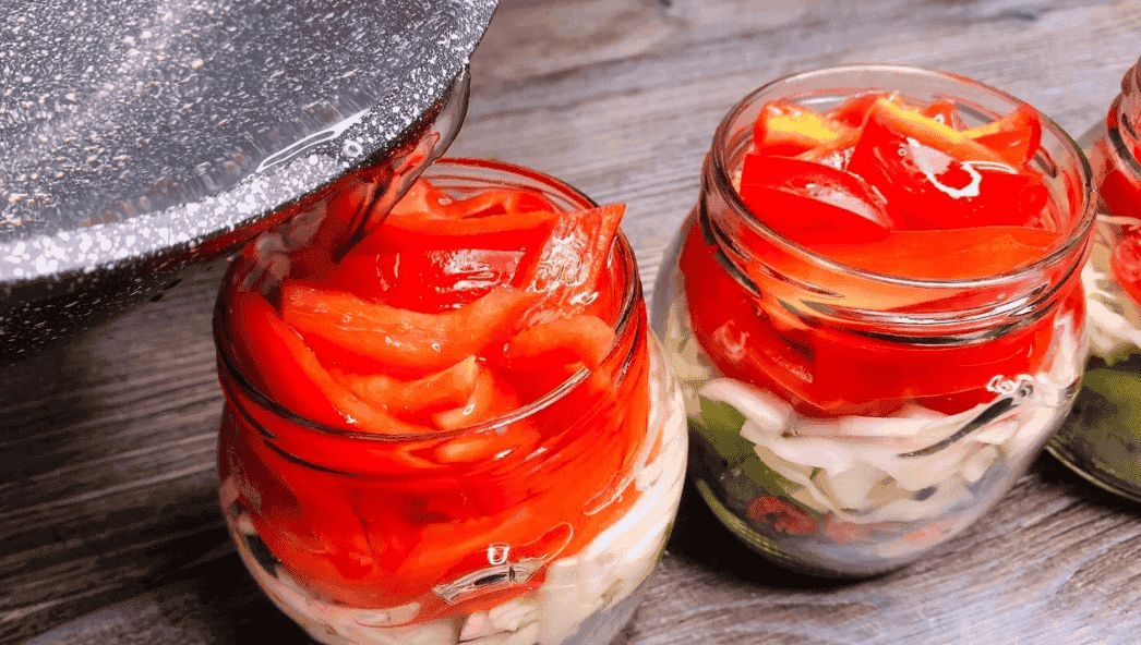 Овочева заготовка на зиму "Смак літа": їмо свіжий ароматний салат цілий рік (ділюсь шикарним рецептом)